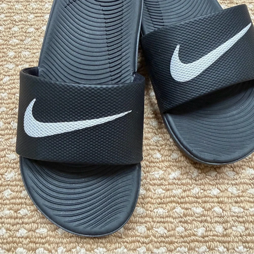 NEW Nike Kids Black Kawa Slides Size 12